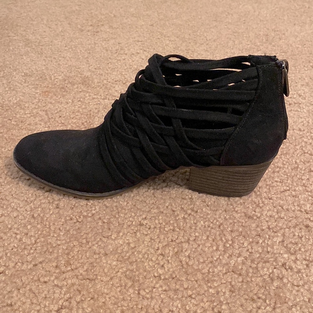 Black Fergilicious by Fergie booties size 8.5